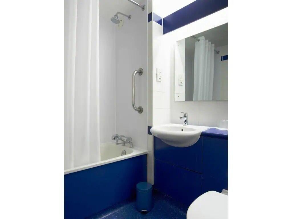 Travelodge London Docklands Екстериор снимка