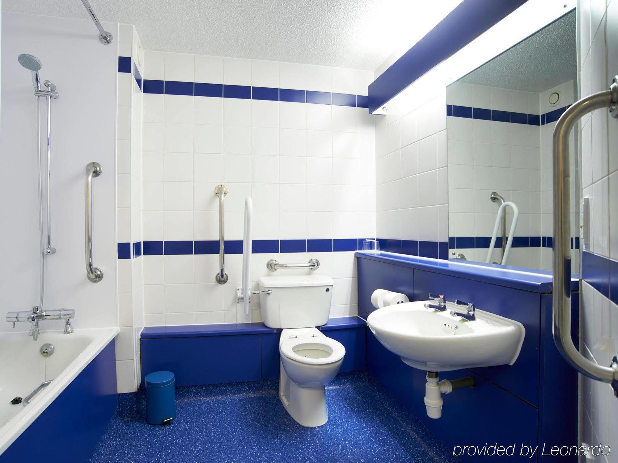 Travelodge London Docklands Екстериор снимка