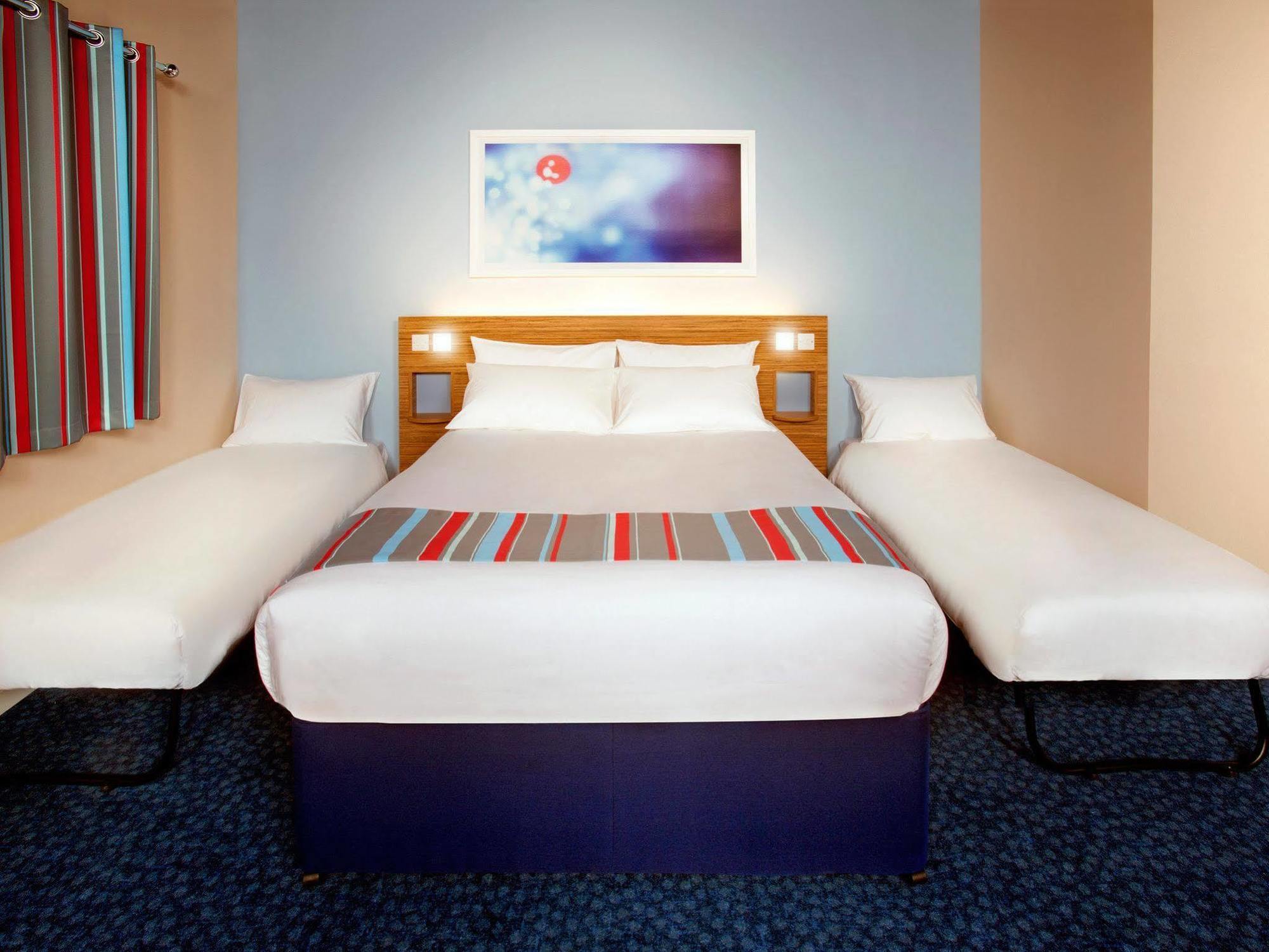 Travelodge London Docklands Екстериор снимка