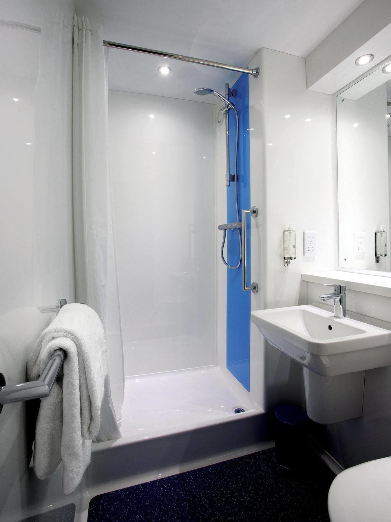 Travelodge London Docklands Екстериор снимка