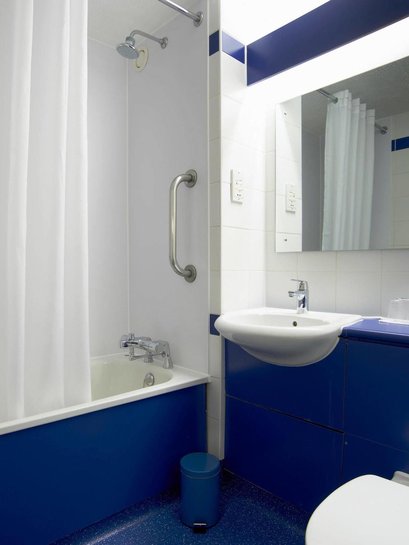 Travelodge London Docklands Екстериор снимка