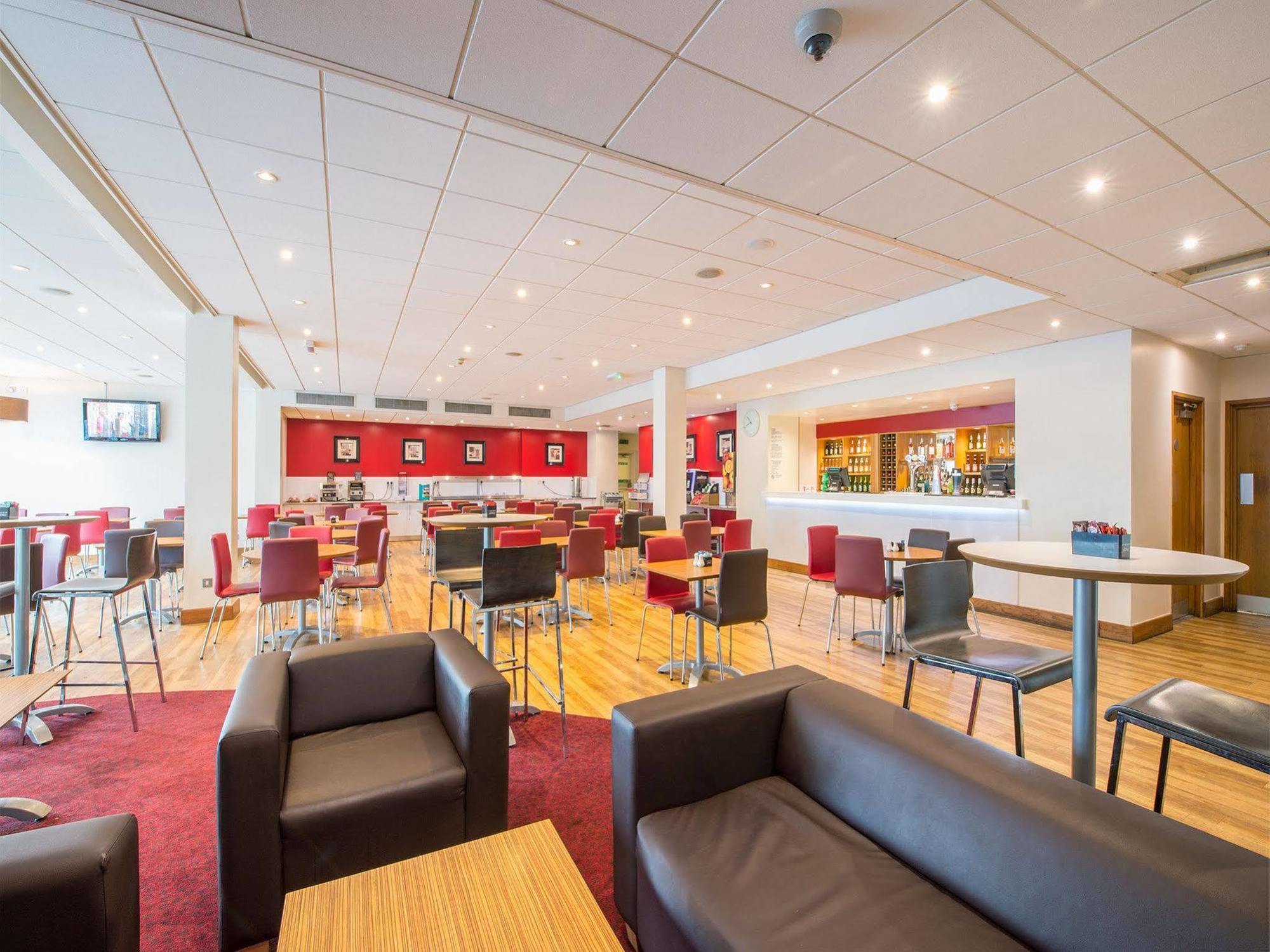 Travelodge London Docklands Екстериор снимка