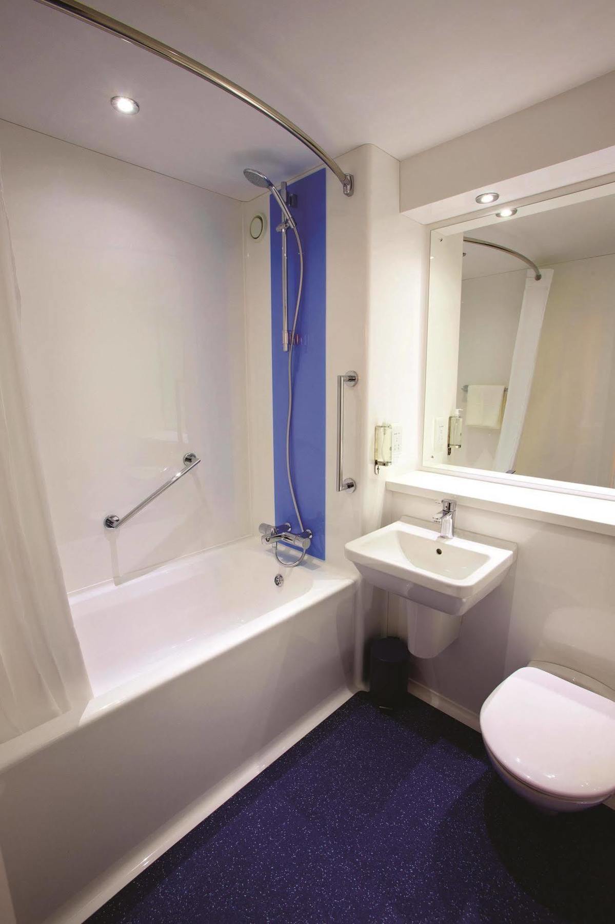 Travelodge London Docklands Екстериор снимка