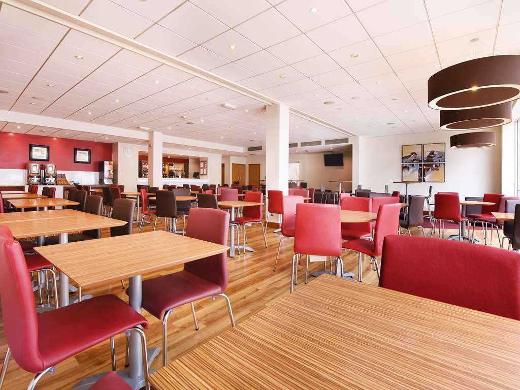 Travelodge London Docklands Ресторант снимка